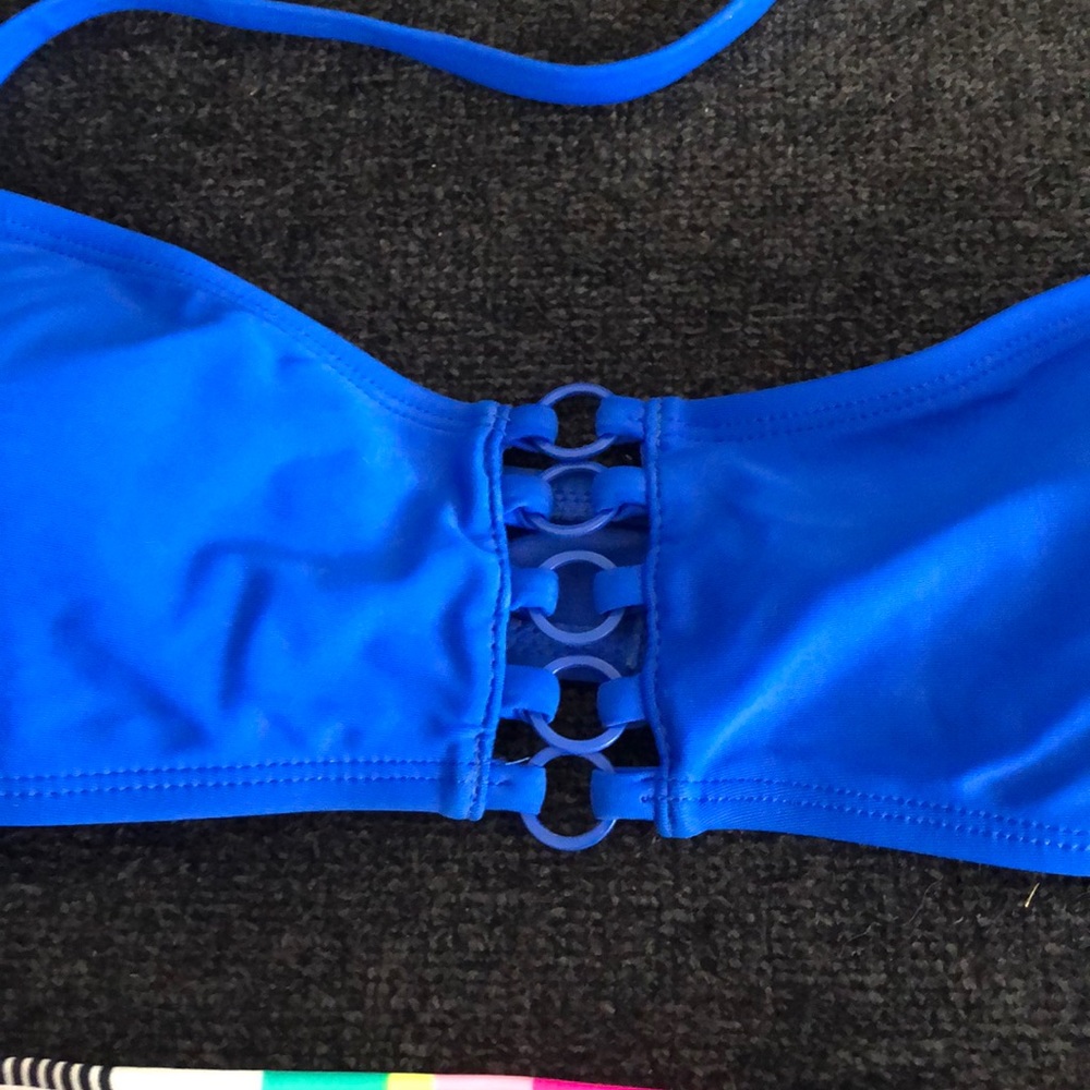 Bikini - Picture 2 of 6